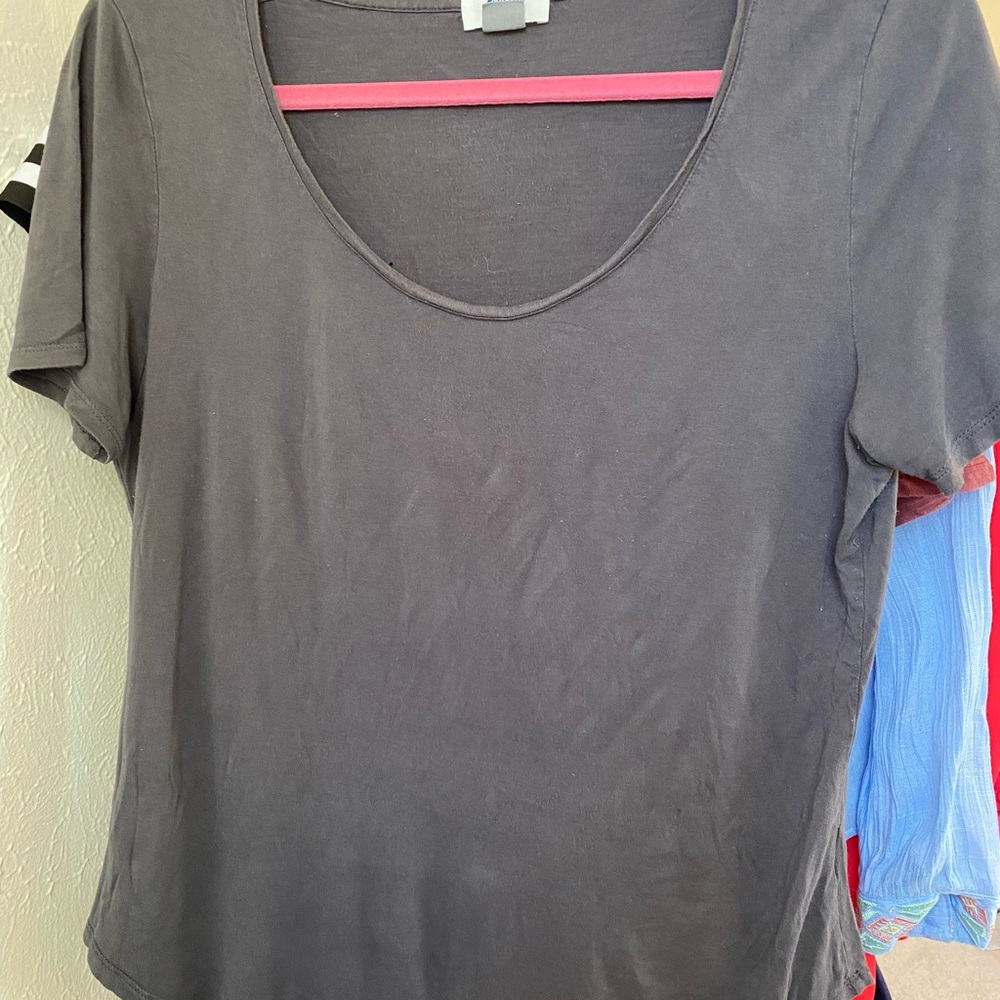 Old Navy basic tee - Picture 3 of 4